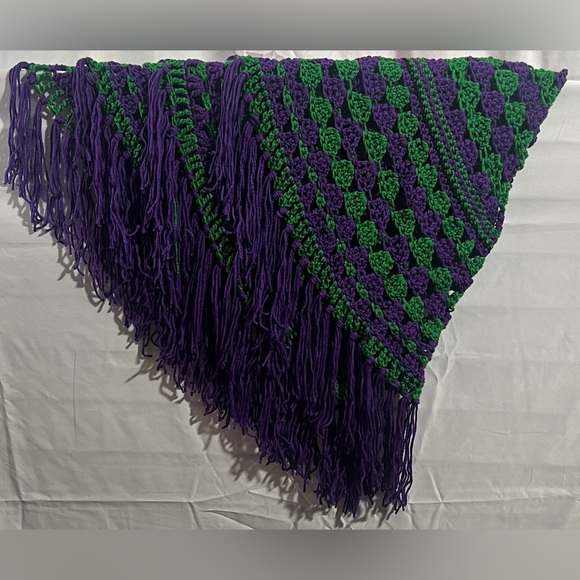 The Jokers Crocheted Round Mandala Throw Blanket Large - Picture 5 of 7